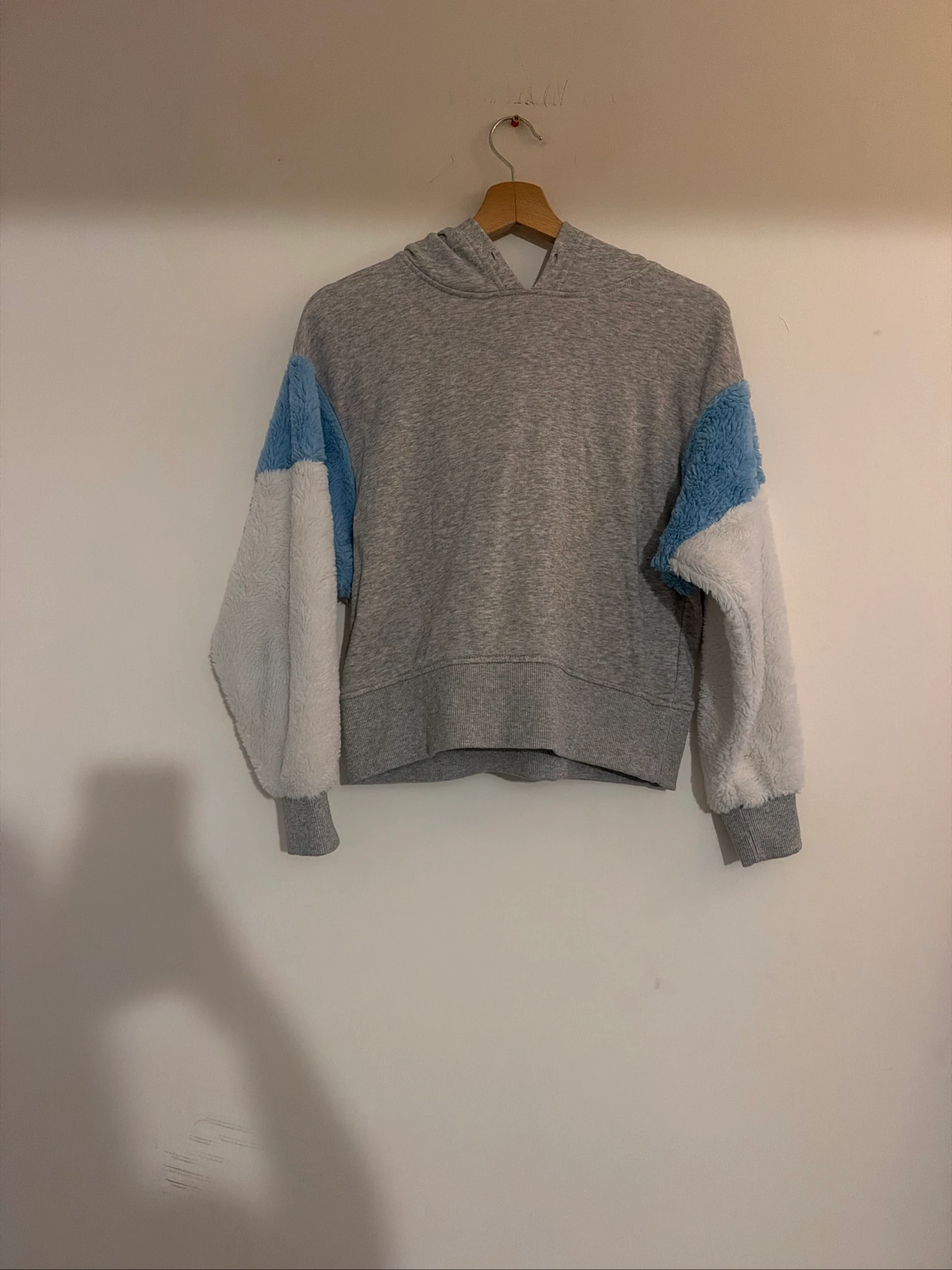Blue and white fur sweatshirt size S bershka good condition – photo 2